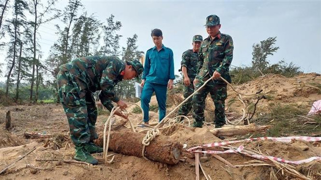 Trà Vinh: Xử lý an toàn quả bom trên 150kg, còn nguyên ngòi nổ ảnh 1