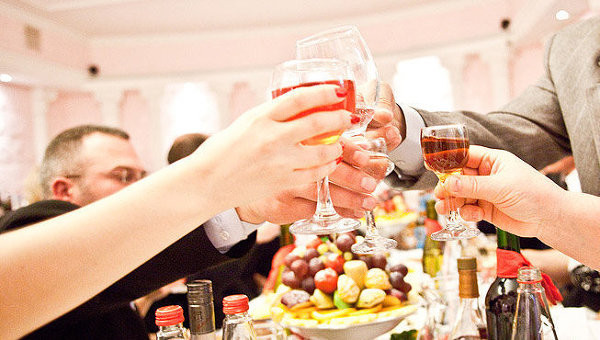 Kinh tế khó khăn buộc doanh nghiệp Nga giảm chi phí tiệc tùng ảnh 1