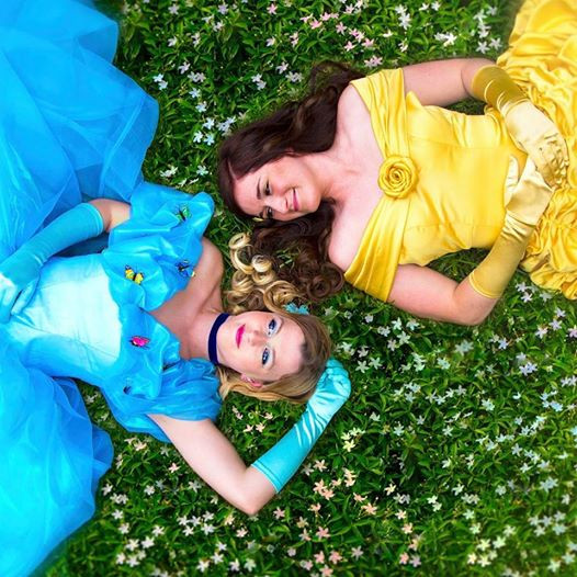 Công chúa lọ lem Cinderella "nổi loạn" với nụ hôn đồng giới ảnh 2