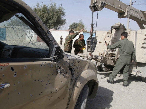 Đánh bom liều chết nhằm vào xe của chính phủ Afghanistan ảnh 1