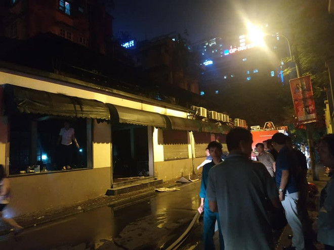 Hà Nội: Quán bia Hải Xồm bất ngờ bốc cháy dữ dội trong đêm ảnh 3