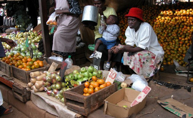 Một cửa hàng hoa quả tại một khu chợ của Zimbabwe. Ảnh minh họa. (Nguồn: africanliberty.org) Châu Phi thúc đẩy việc thành lập Khu vực Thương mại Tự do ảnh 1
