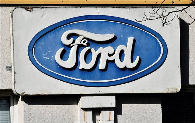Hãng xe Ford được cho là sẽ sớm thông báo cắt giảm nhân sự. (Ảnh: AFP/TTXVN) Mỹ: Lãi suất cho vay thế chấp tăng trước lo ngại về khả năng suy thoái ảnh 2