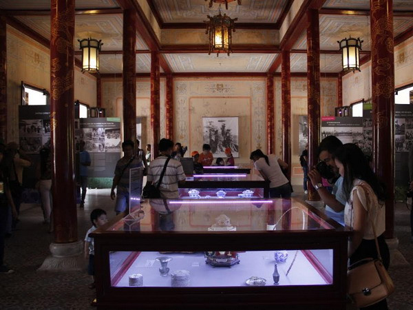 Triển lãm báu vật Hoàng cung tại Đại nội dịp Festival Huế ảnh 1