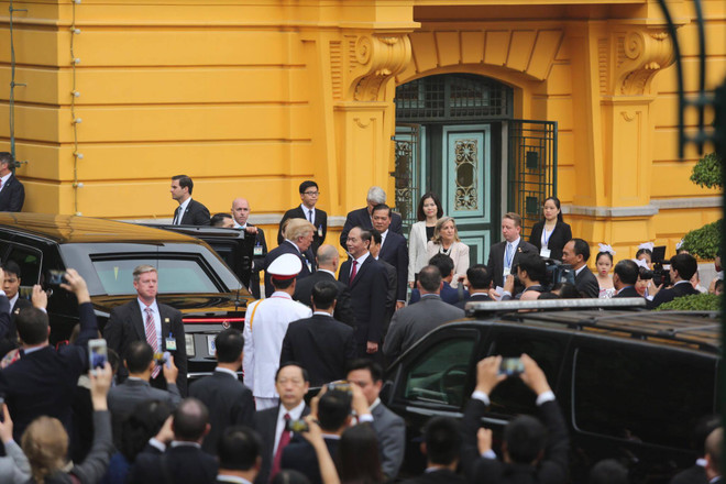 Chủ tịch nước Trần Đại Quang chủ trì lễ đón Tổng thống Donald Trump ảnh 1