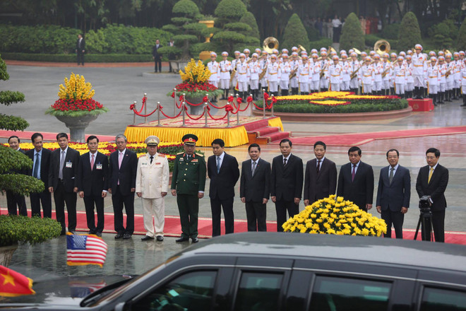 Chủ tịch nước Trần Đại Quang chủ trì lễ đón Tổng thống Donald Trump ảnh 10