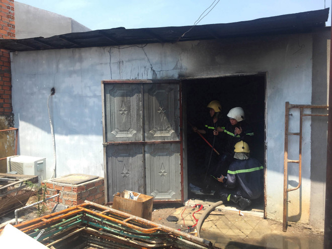 Cháy khu nhà ở công nhân do bất cẩn khi dùng bếp điện nấu ăn ảnh 1