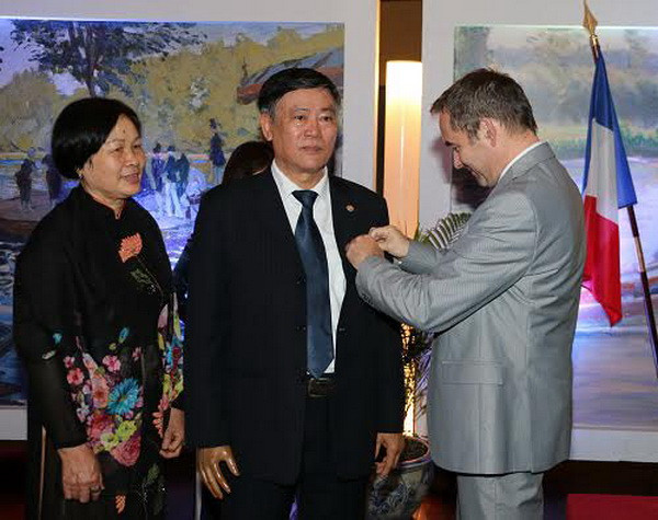 Pháp trao huân chương cho nguyên Giám đốc Thư viện Quốc gia ảnh 1