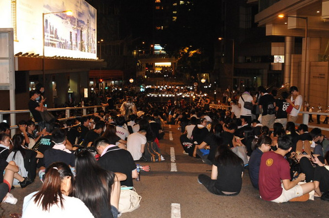 Hong Kong: Đêm thứ hai của cuộc biểu tình diễn ra trong hòa bình ảnh 6