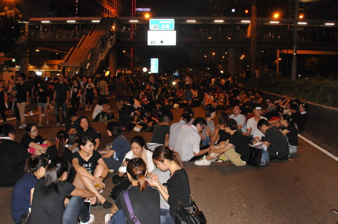 Hong Kong: Đêm thứ hai của cuộc biểu tình diễn ra trong hòa bình ảnh 7