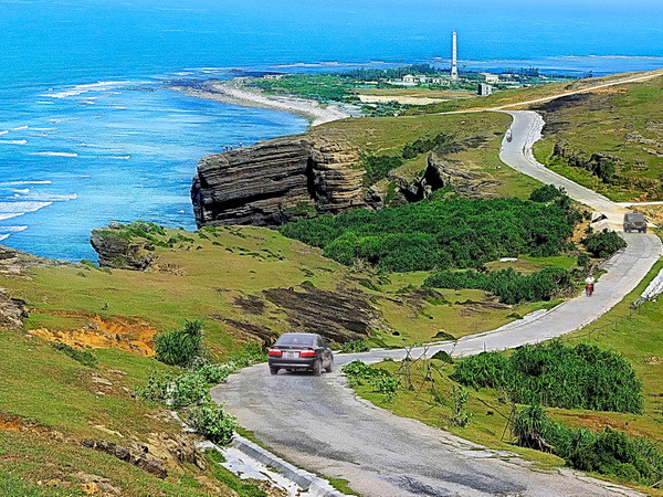 Đảo Lý Sơn ngày càng thu hút du khách trong, ngoài nước ảnh 1