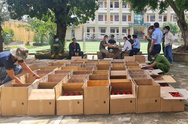 Gia Lai tạm giữ 2.000 chai thuốc bảo vệ thực vật chứa chất cấm ảnh 2