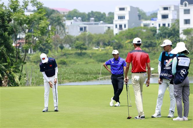 SEA Games 31: Ngày đầu khởi tranh môn Golf, đội tuyển Thái Lan dẫn đầu ảnh 1