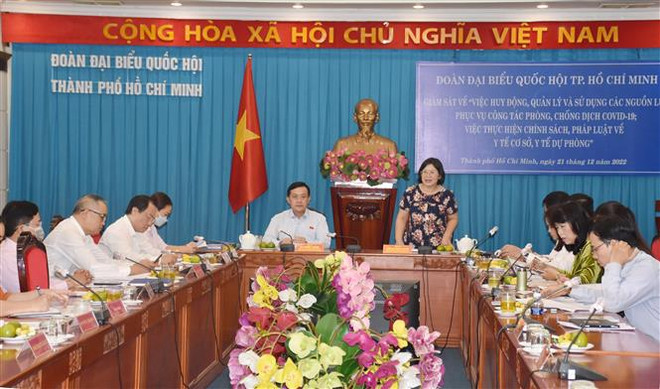Quang cảnh buổi làm việc ngày 21/12/2022. (Ảnh: Đinh Hằng/TTXVN) TP.HCM chưa hoàn thành chi hỗ trợ người dân bị ảnh hưởng bởi COVID-19 ảnh 1