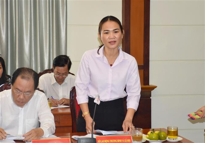 Bà Huỳnh Lê Như Trang, Phó Giám đốc Sở Lao động-Thương binh và Xã hội Thành phố Hồ Chí Minh báo cáo về công tác chi hỗ trợ cho các đối tượng bị ảnh hưởng bởi dịch COVID-19. (Ảnh: Đinh Hằng/TTXVN) TP.HCM chưa hoàn thành chi hỗ trợ người dân bị ảnh hưởng bởi COVID-19 ảnh 2