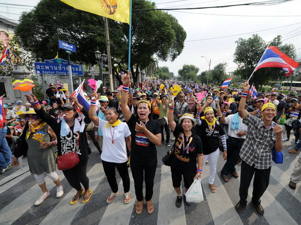 Thủ tướng Thái Lan đề nghị đối thoại chấm dứt bất ổn ảnh 1