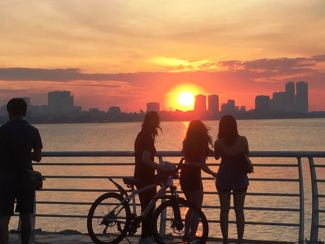 Nắng nóng gay gắt ở khu vực Bắc Bộ có thể kéo dài đến giữa tuần ảnh 2