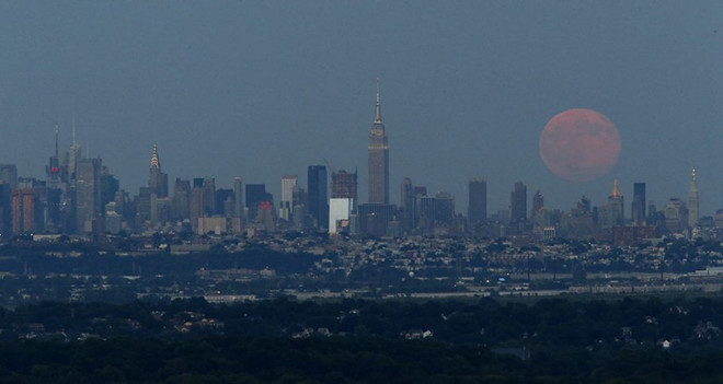 [Photo] Vẻ đẹp ma mị của mặt trăng xanh "hút hồn" người nhìn ảnh 3