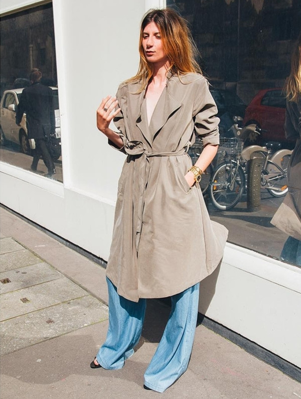 Trench coat là vật báu thời trang mà mọi tín đồ đều nâng niu, gìn giữ. 5 món đồ giúp quý cô Paris trở thành tâm điểm của "kinh đô thời trang" ảnh 7