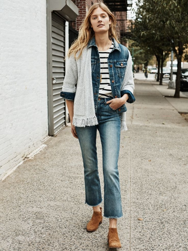 Người mẫu Constance Jablonski khá yêu thích các thiết kế quần denim cạp cao. Chân dài thường chọn kiểu quần ống loe, mài bạc để tăng nét bụi bặm cho phong cách đường phố. 5 món đồ giúp quý cô Paris trở thành tâm điểm của "kinh đô thời trang" ảnh 11