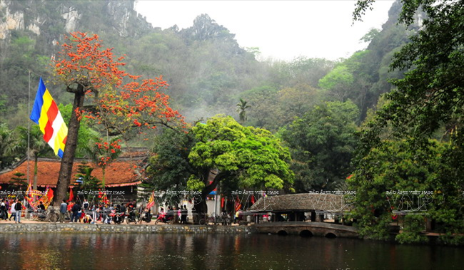 Chùa Thầy - Chốn thiền môn thanh tịnh cuốn hút du khách ảnh 3