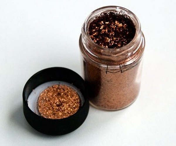 Trang điểm theo phong cách "lấp lánh" thịnh hành mùa Giáng sinh ảnh 8