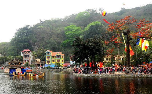 Chùa Thầy - Chốn thiền môn thanh tịnh cuốn hút du khách ảnh 2