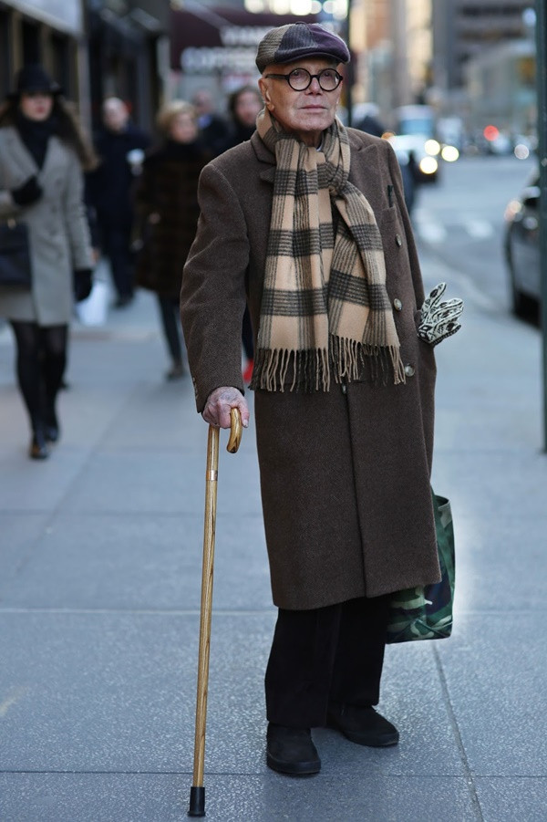 Những tín đồ thời trang cao tuổi khiến giới trẻ phải "ngả mũ" ảnh 12