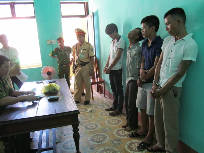 Truy bắt nóng taxi Mai Linh tàng trữ ma túy, ngoan cố bỏ chạy ảnh 1