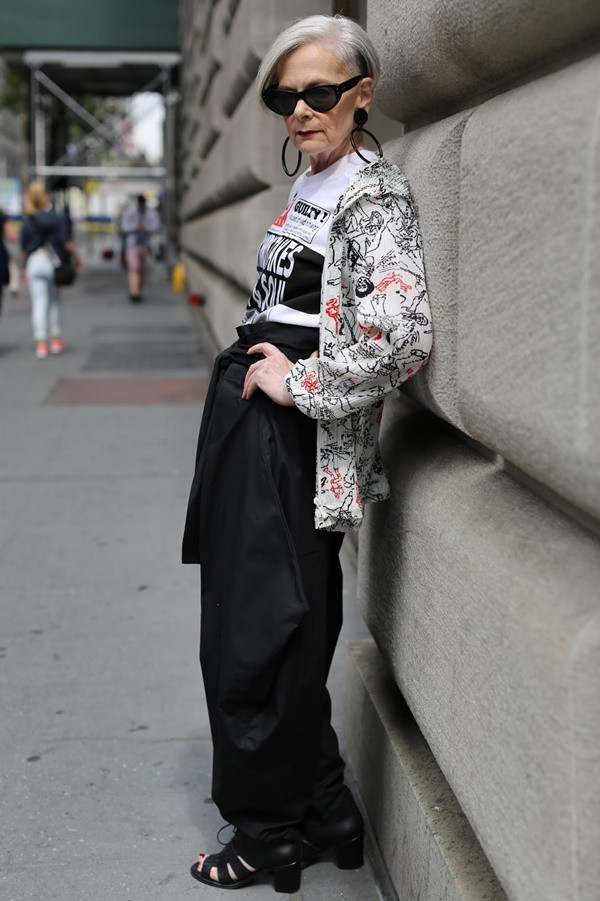 Những tín đồ thời trang cao tuổi khiến giới trẻ phải "ngả mũ" ảnh 4
