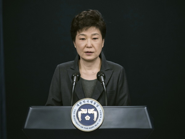 Tổng thống Hàn Quốc Park Geun-hye phát biểu tại thủ đô Seoul ngày 4/11. (Nguồn: AP/TTXVN) Hàn Quốc bổ nhiệm công tố viên độc lập điều tra bê bối chính trị ảnh 1