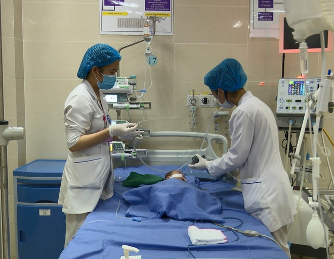 Chăm sóc trẻ sơ sinh tại Bệnh viện Sản Nhi tỉnh Vĩnh Phúc. (Ảnh: Nguyễn Thảo/TTXVN) bao hiem xa hoi 3.jpg