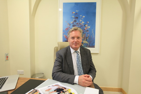 Tổ chức từ thiện Anh giúp Việt Nam phẫu thuật cho trẻ em dị tật ảnh 1