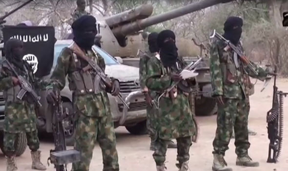 Các tay súng Boko Haram. (Nguồn: Daily Express) Quân đội Nigeria giải thoát 800 con tin khỏi nhóm Boko Haram ảnh 1