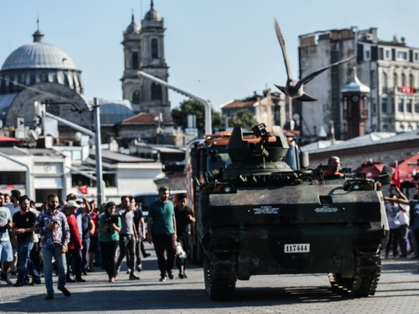 Nhiều quan chức Thổ Nhĩ Kỳ ở nước ngoài bỏ trốn khi bị triệu hồi ảnh 1