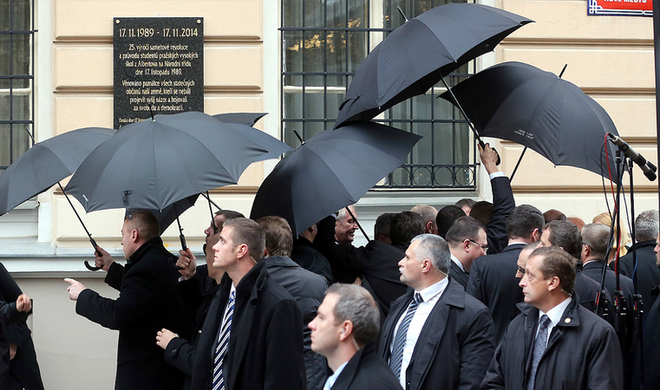 Tổng thống Séc xin lỗi người đồng cấp Đức vì bị ném trứng ảnh 1