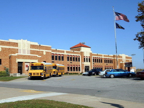 Trường trung học ở Mỹ bị kiện do kỳ thị người tị nạn và di dân ảnh 1