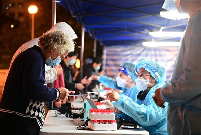 Trung Quốc: Hong Kong kêu gọi người dân chung tay chống dịch ảnh 1