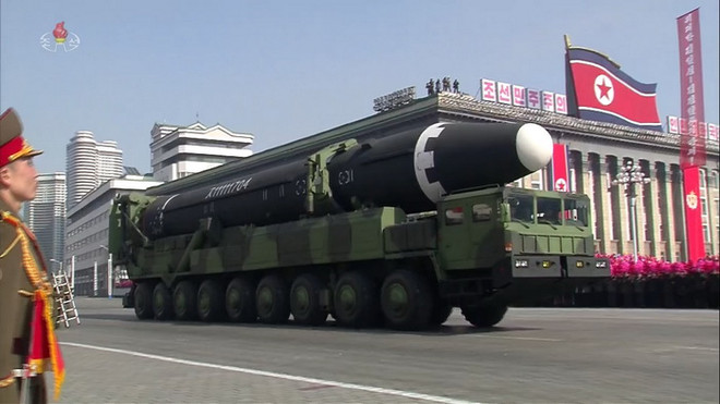 Tên lửa đạn đạo xuyên lục địa (ICBM) Hwasong-15. (Nguồn: Yonhap/TTXVN) Nhật Bản, Mỹ hối thúc Triều Tiên từ bỏ toàn bộ tên lửa ảnh 1