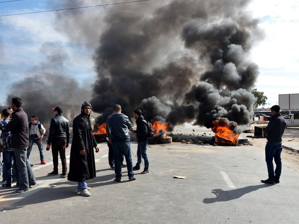 Tunisia tiếp tục duy trì lệnh giới nghiêm trên toàn quốc ảnh 1