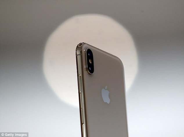 Apple có thể ra mắt iPhone với ba camera sau vào năm 2019 ảnh 1