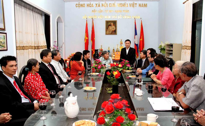 Việt kiều Lào gắn kết quan tâm giúp đỡ người nghèo ảnh 1