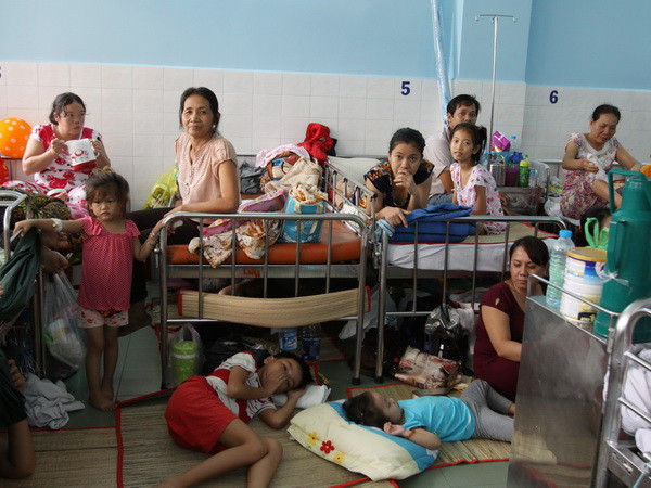 Giảm quá tải bệnh viện là nhiệm vụ cấp thiết của ngành Y tế ảnh 1