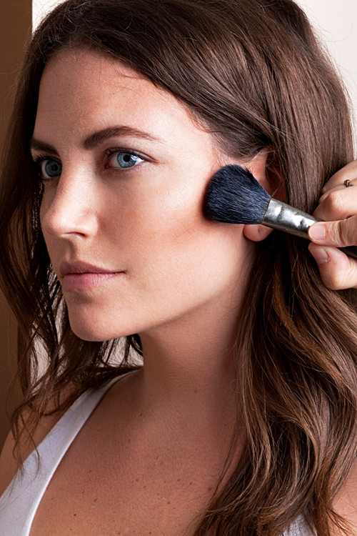 Mẹo tạo khối đơn giản cho cô nàng thích trang điểm tự nhiên ảnh 2