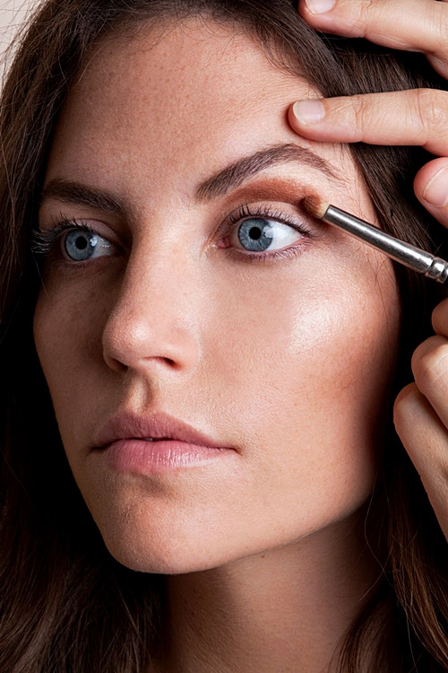 Mẹo tạo khối đơn giản cho cô nàng thích trang điểm tự nhiên ảnh 5