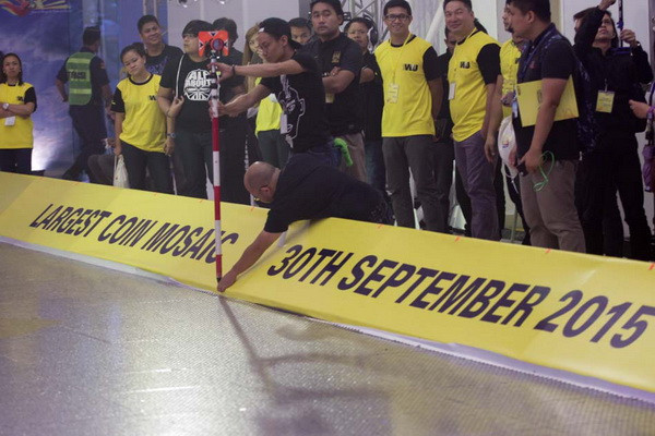 Phá vỡ kỷ lục Guinness với tấm thảm tiền xu lớn nhất thế giới ảnh 4