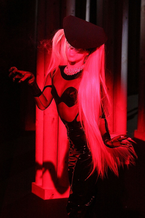 Những vedette "lệch chuẩn" nhưng vẫn nổi nhất buổi trình diễn ảnh 9