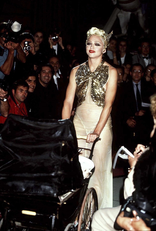 Những vedette "lệch chuẩn" nhưng vẫn nổi nhất buổi trình diễn ảnh 12