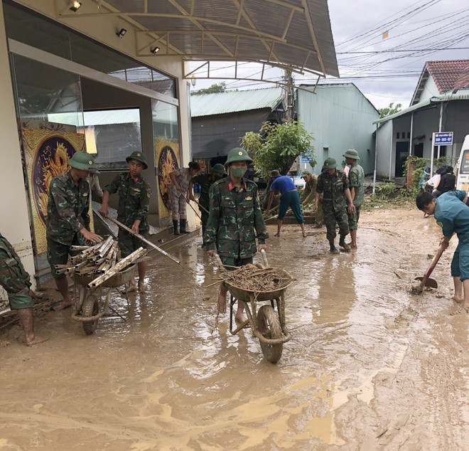 Kon Tum hỗ trợ người dân vùng mưa lũ sớm ổn định cuộc sống ảnh 2