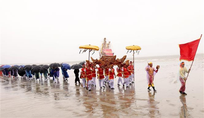 Móng Cái vừa phòng chống bão, vừa tổ chức an toàn lễ hội truyền thống ảnh 2